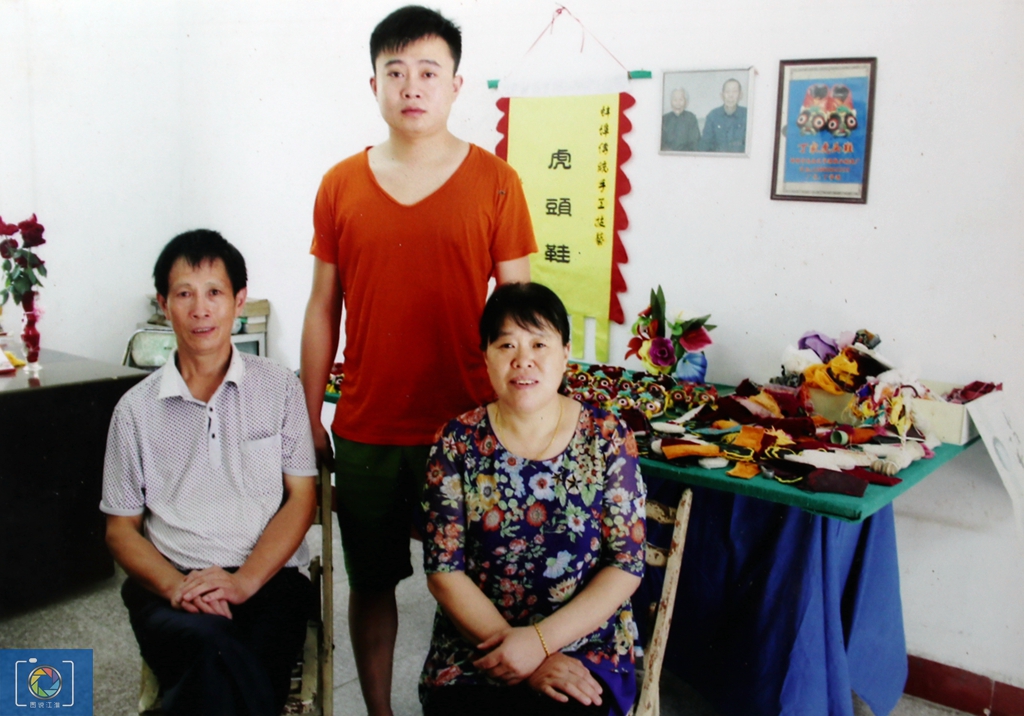 一双虎头鞋，传承100多年，别人种地他和妻子做鞋，一双能卖200元