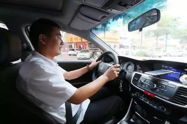 驾校教练工资和学员通过率挂钩吗,石家庄驾校教练工资一般多少