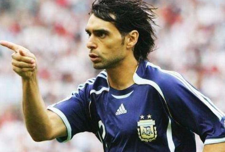 卡福最佳右后卫,卡福32岁国家队表现