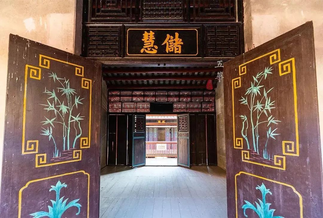 足球历史第一人是贝利还是梅西,世界足球史上最伟大的球王