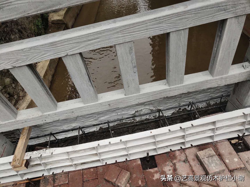 仿木栏杆喷漆施工视频,仿木水泥栏杆喷漆制作过程