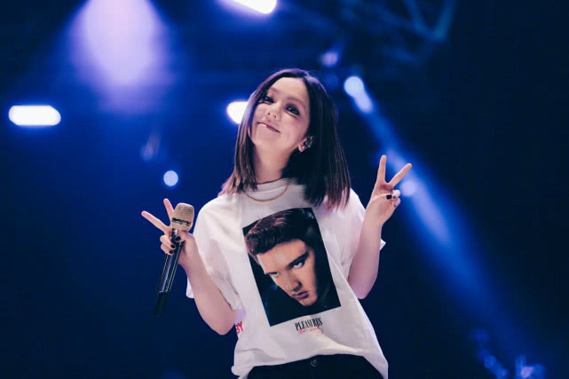 关于邓紫棋的光年之外,邓紫棋携光年之外打脸