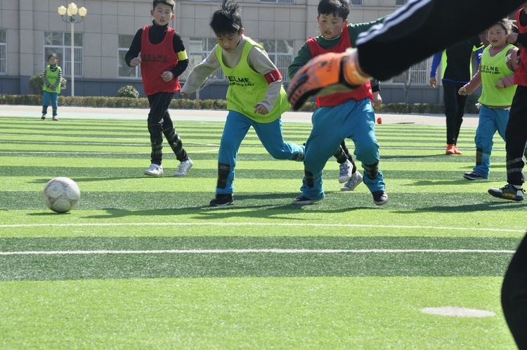 枣庄市建设路小学足球比赛,枣庄薛城区临山小学足球比赛