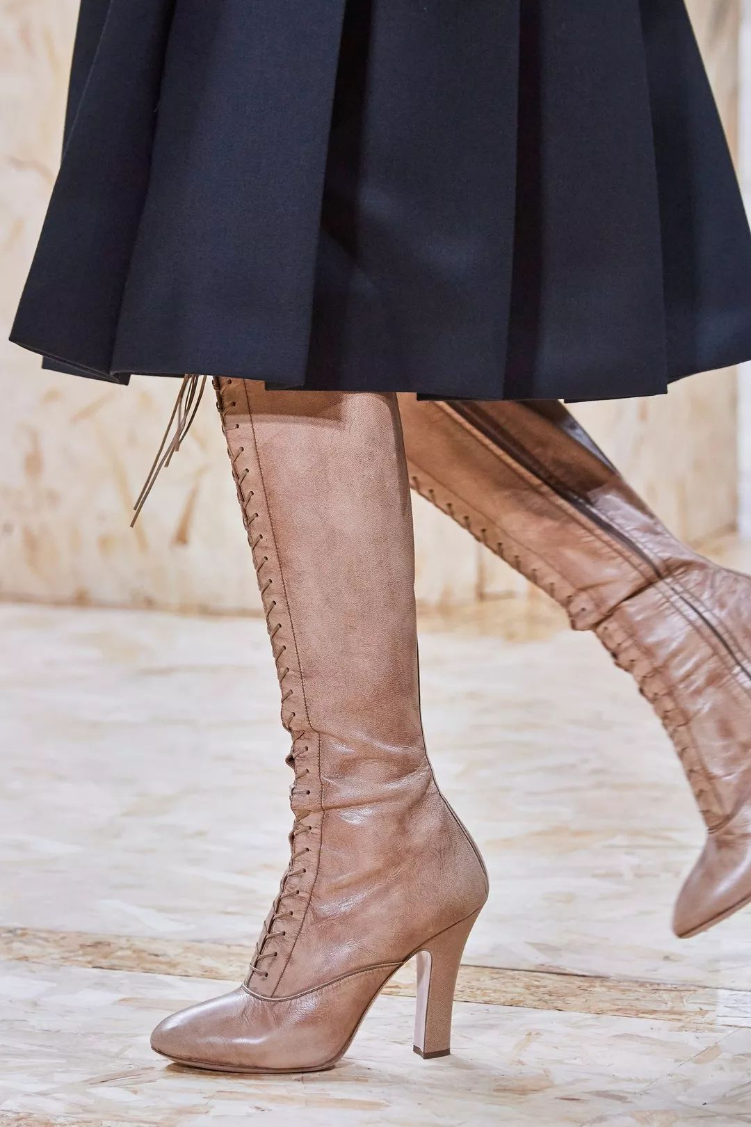 去年特别火的鞋,绑带鞋搭配图片选择这样穿更潮流