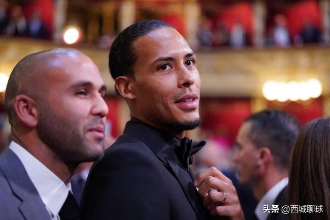 足球之王梅西107,足球梅西领取第六座欧洲金靴奖杯