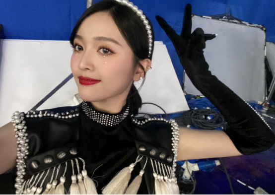 吴宣仪牛仔破洞裤,有一种破洞裤叫什么