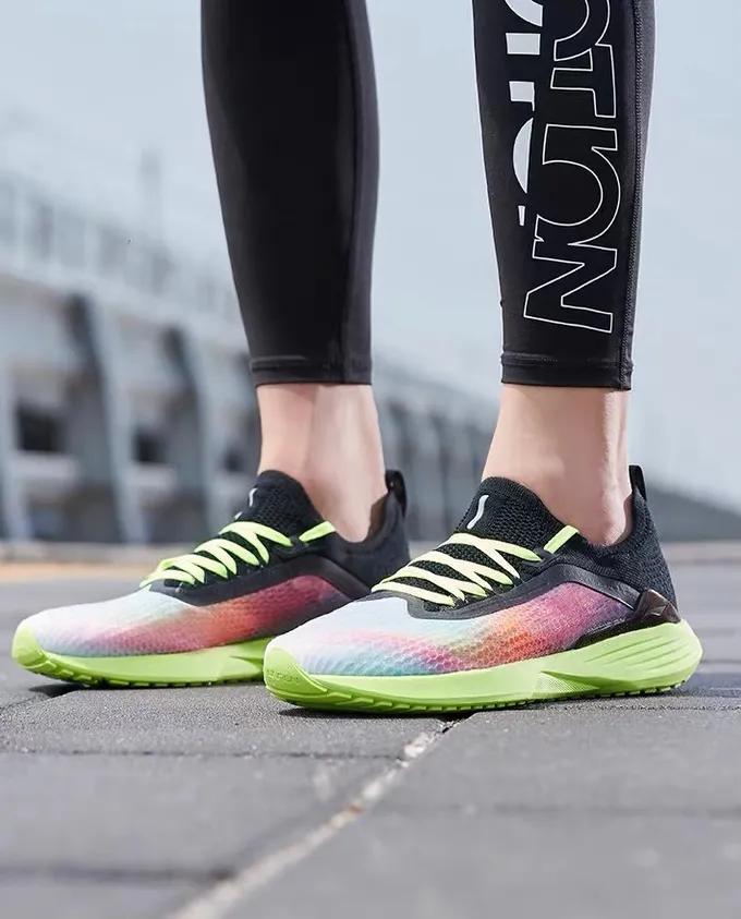 科技颜值跑鞋100到200元,䨻科技李宁跑鞋推荐