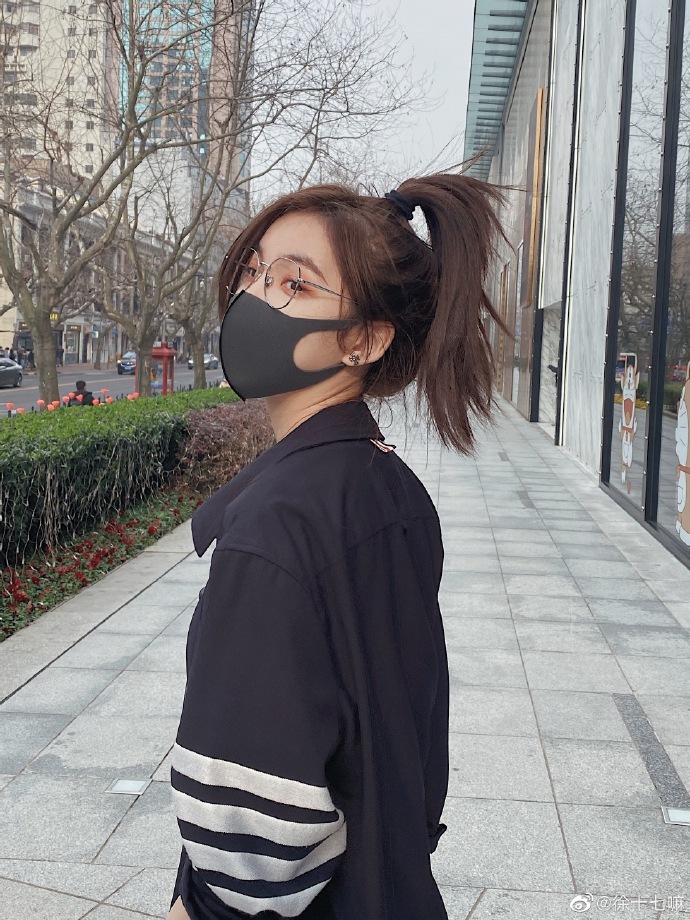 徐诗琪与uzi,徐诗琪lpl开幕式跳舞