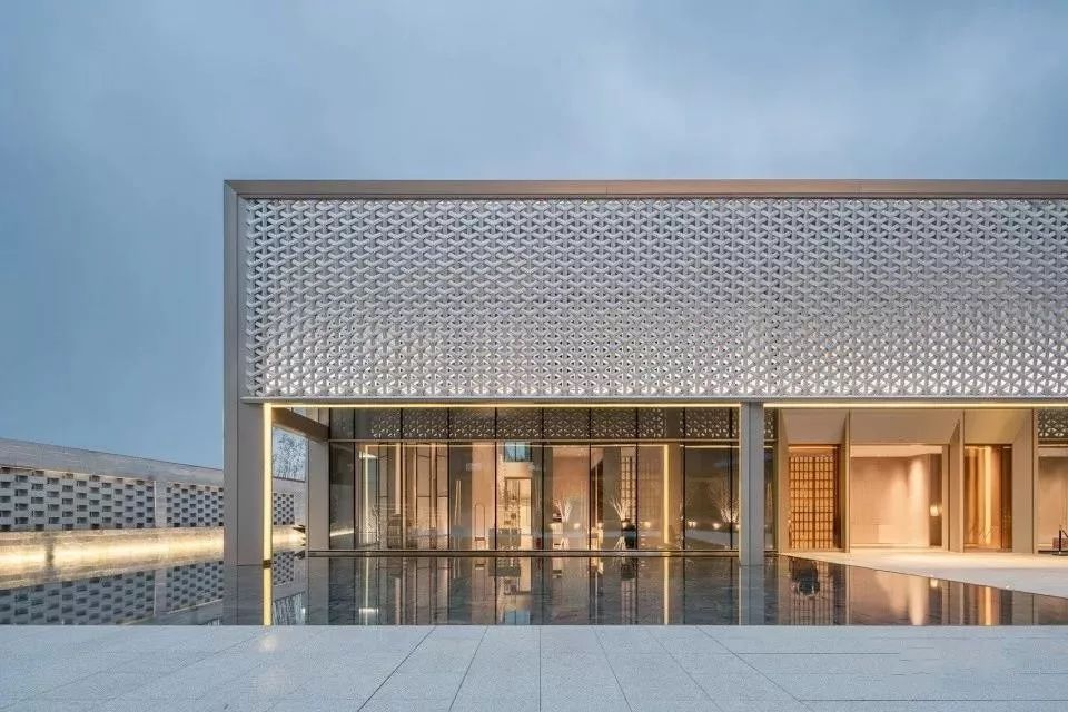 别再见女的就喊美女,见房子就称豪宅,盘一盘上海真正豪宅产品系