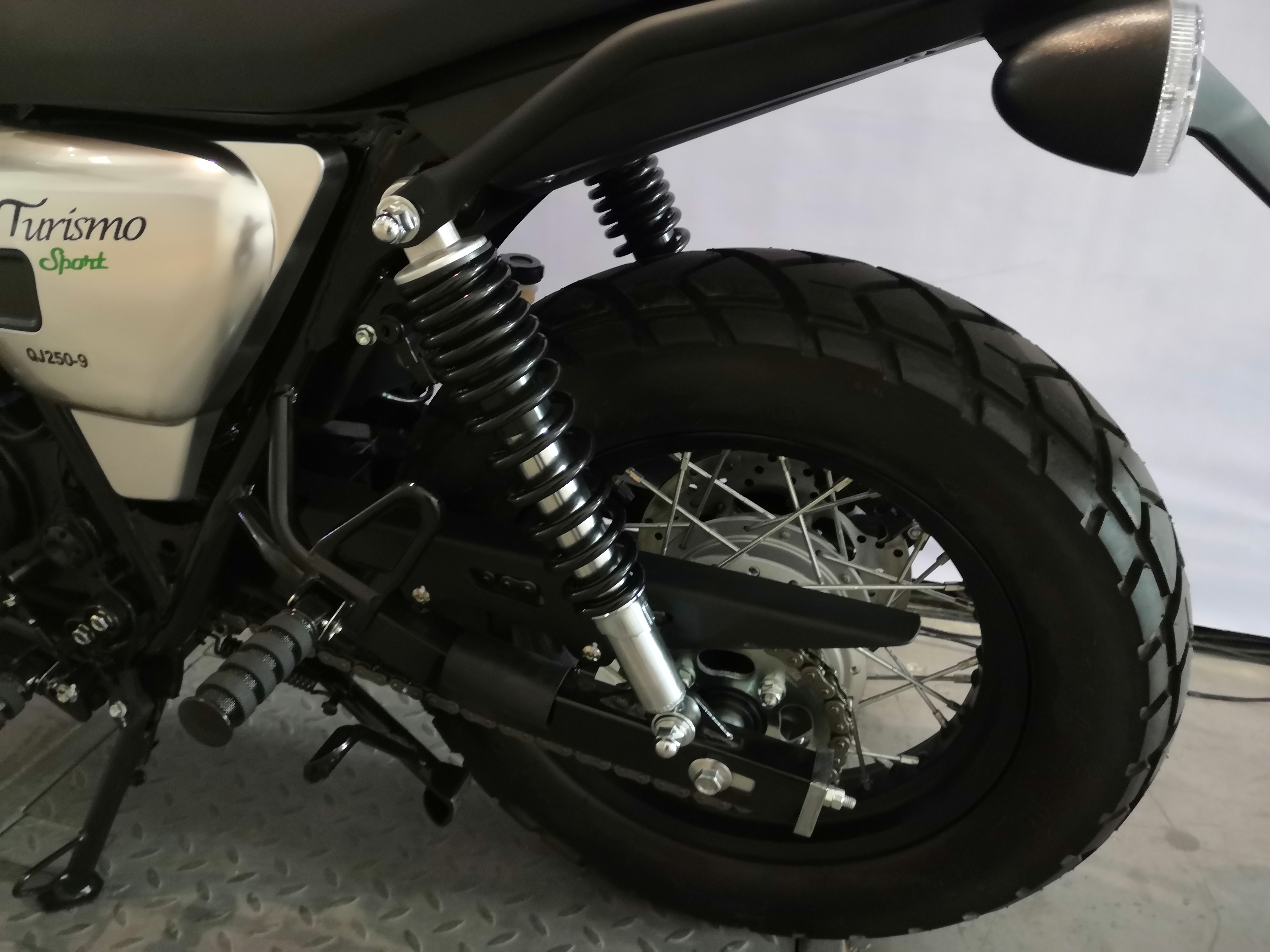 qjmotor逸250复古摩托测评,逸250深度测评