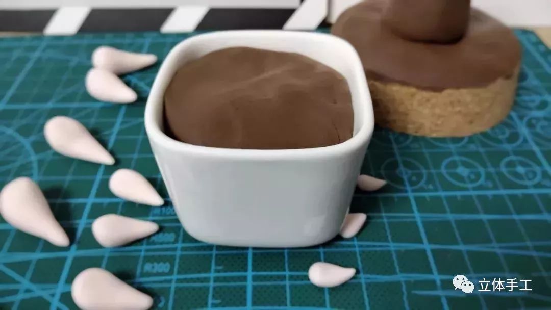 幼儿园春天粘土手工创意墙壁图片,垃圾分类超轻粘土创意手工