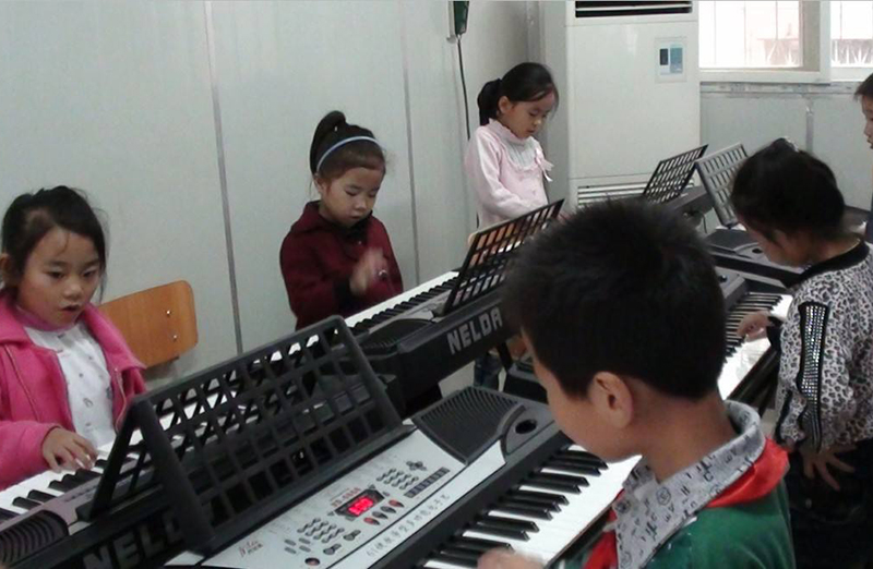 怎么弹出好听的曲子电子琴,怎样用电子琴弹出好听的曲子