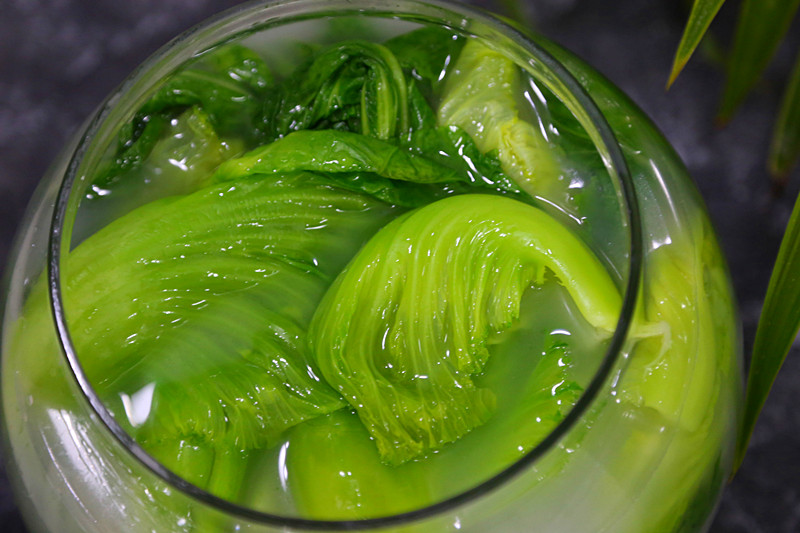 玻璃瓶腌酸菜的妙招,在楼房里腌酸菜的小妙招