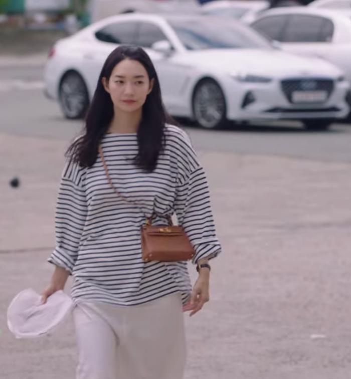 不愧是韩剧一姐,申敏儿《海岸村》爱马仕包、卡地亚、RV轮着晒
