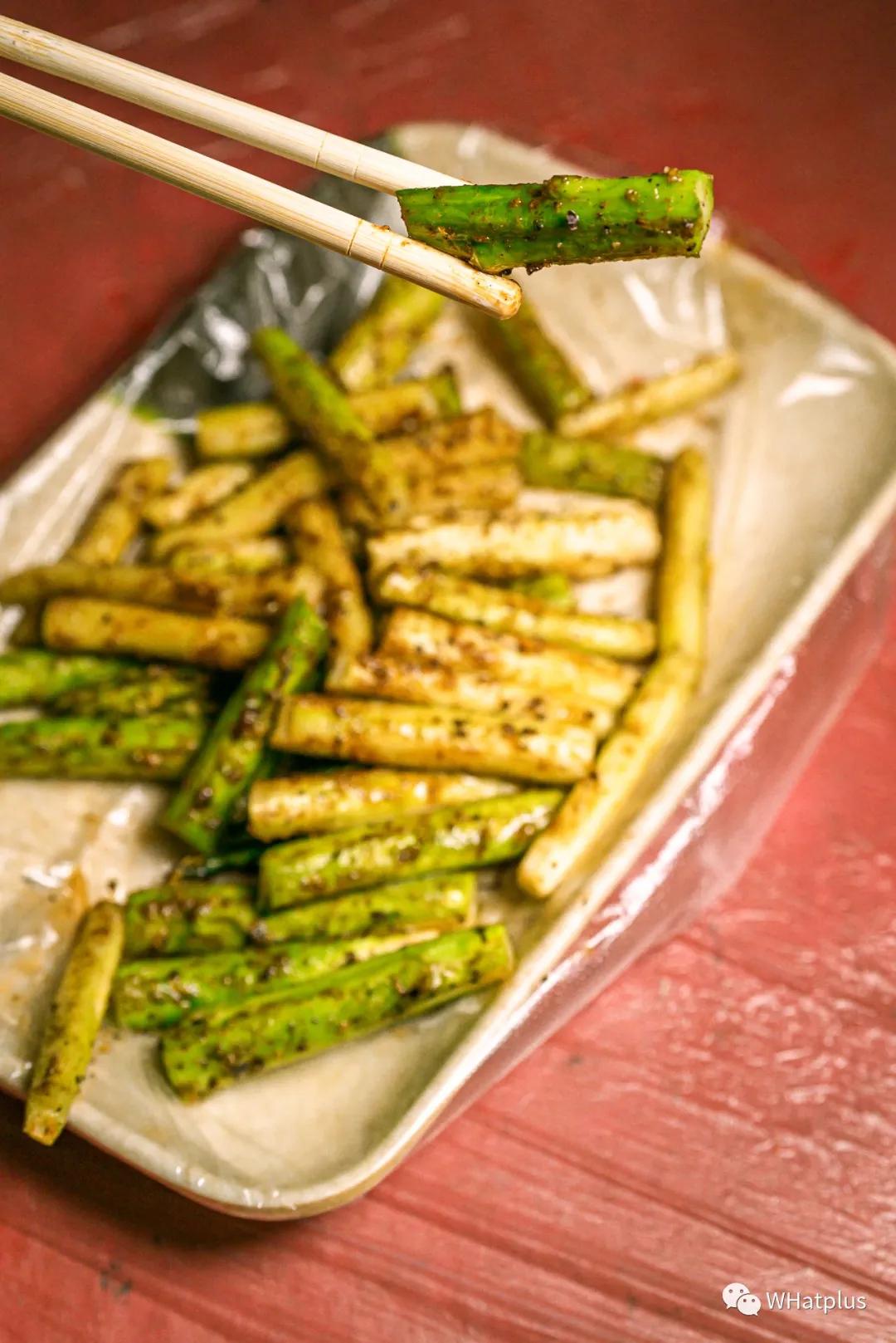 只有3张桌子的小破店，竟然把烧烤做得像米其林3星