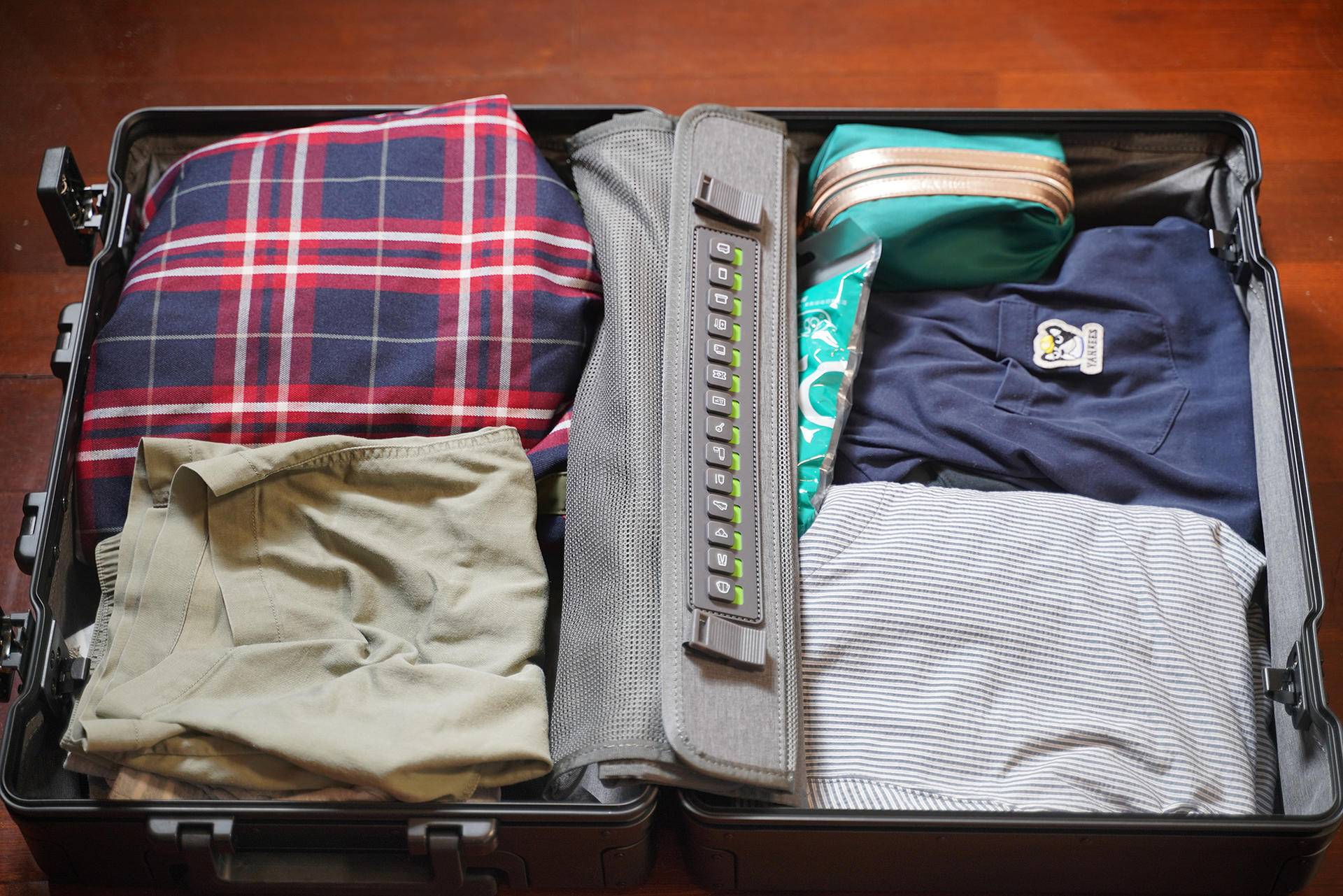 要颜值还是要实用,小米90分和地平线8号拉杆箱对比