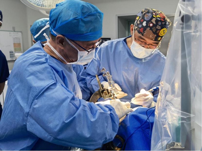 16年身形反弓全身扭曲无法行走港大深圳医院为其扭转人生