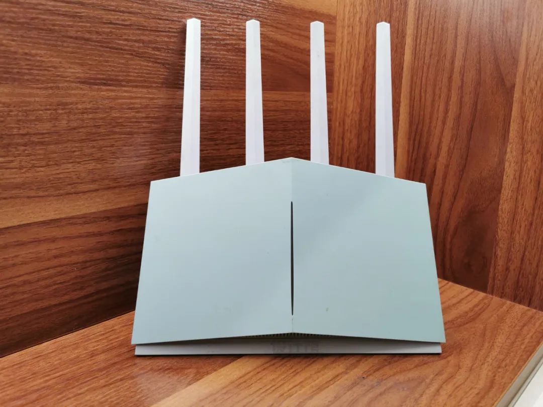 躺床上玩手机卧室灯刺眼,wifi在房间两格信号很卡