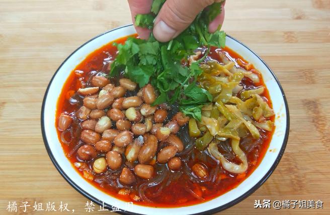 神奇的酸辣粉这样做才好吃,想吃酸辣粉自己在家两分钟搞定