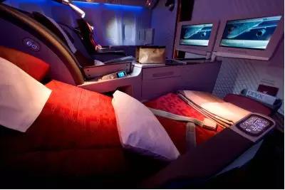 卡塔尔航空777经济舱体验,卡塔尔航空qsuite商务舱是哪个飞机