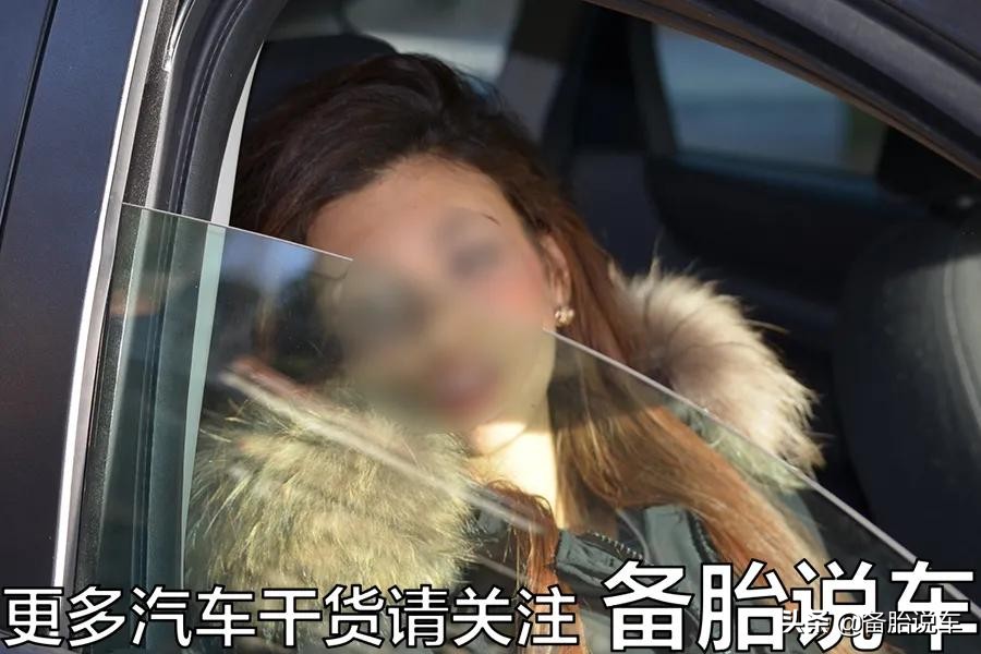 坐车往车外扔烟头,往洞里扔烟头被炸飞