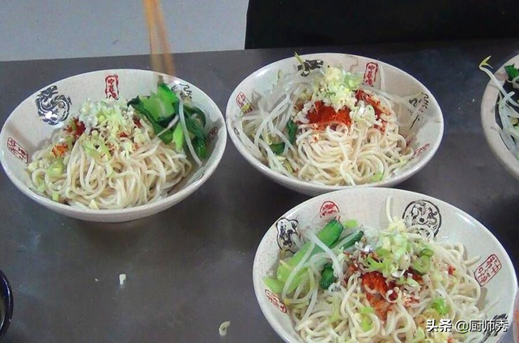 老陕油泼biangbiang面是怎么做的,油泼biangbiang面做法