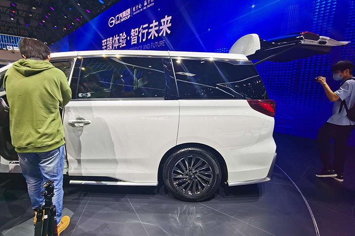 吉利星瑞和高尔夫8哪个更值得买,高尔夫和星瑞