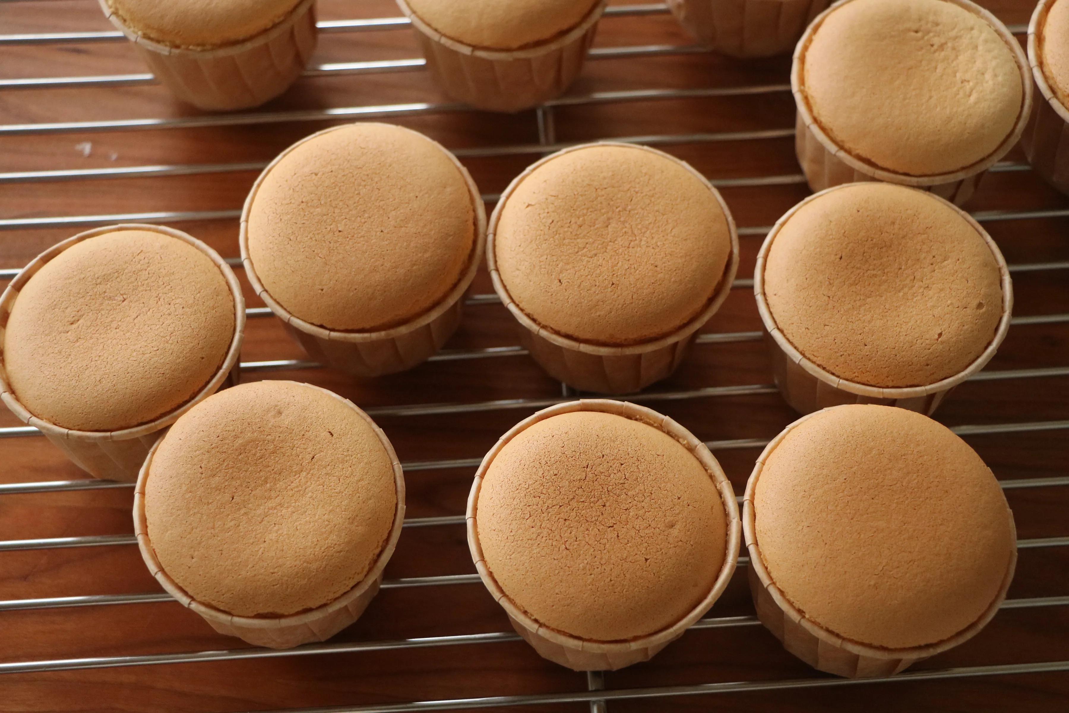 不回缩六寸戚风纸杯蛋糕,戚风蛋糕不塌陷不回缩不开裂