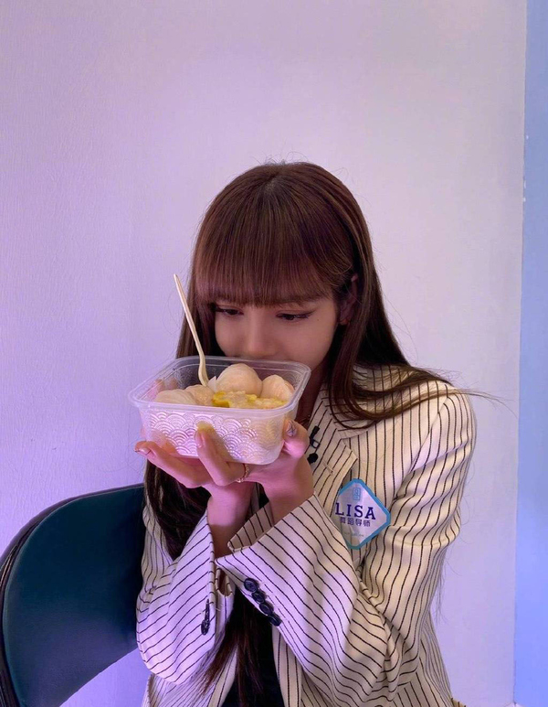 李沁撞脸的女孩原视频,李沁撞脸的小女孩