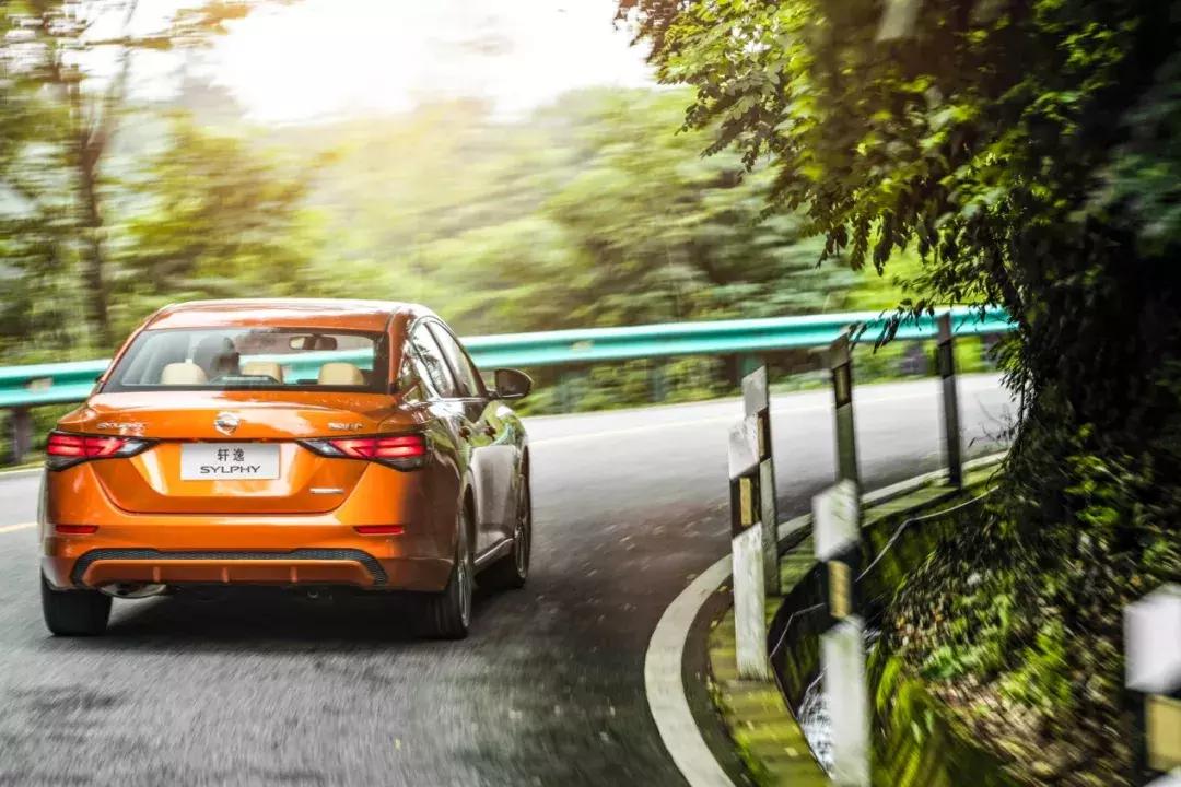 日产轩逸1.8自动挡落地价,全新轩逸手动低配落地多少钱