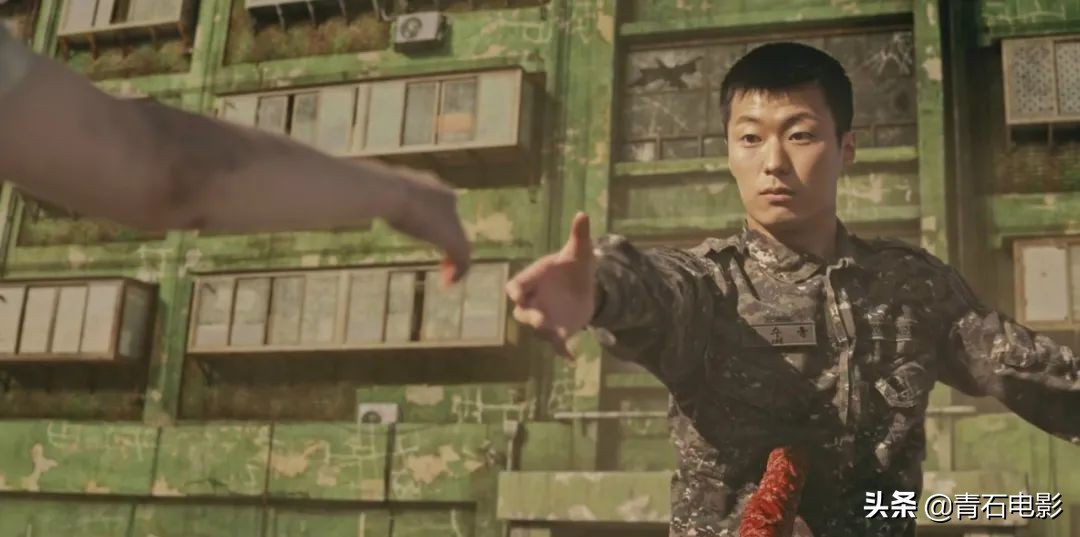 连续4天上榜，比《王国》尺度还大，不愧是一集30亿韩元的韩剧