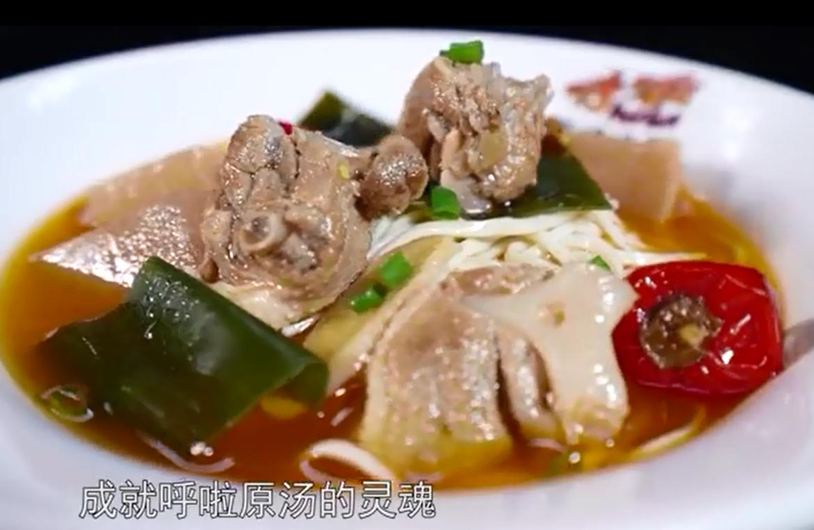 一个给重庆小面动手术的网红帅哥：我有一包治愈夫妻店痛点的药