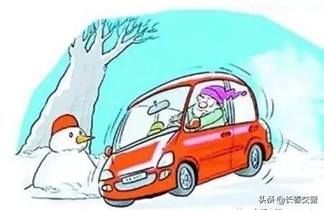 雪后驾车遇到打滑怎么打方向,雨雪天气开车打滑怎么自救