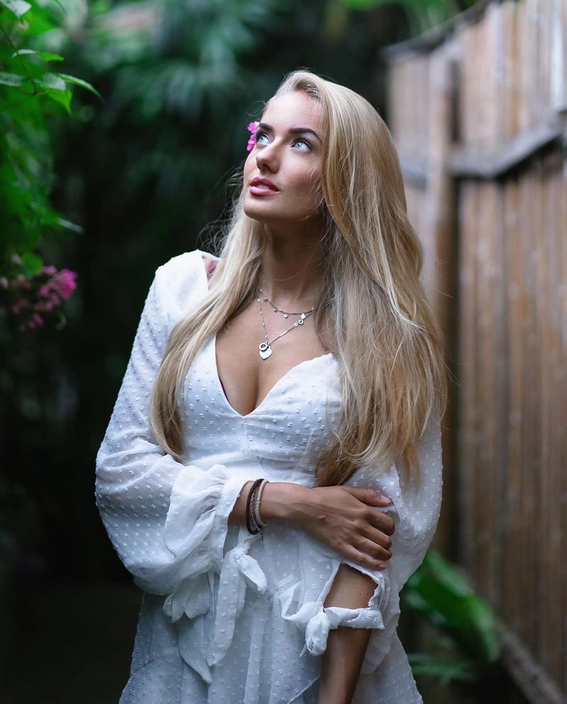 地表“最性感运动员”降临米兰时装秀，女王级美腿不输两大世界级超模！暂别田径圈后，施密特还会回来吗？