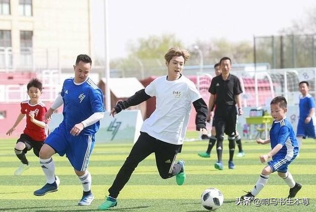 致爱yoursong鹿晗现场版蓝色衬衫,最纯爱的时候鹿晗为粉丝写歌致爱