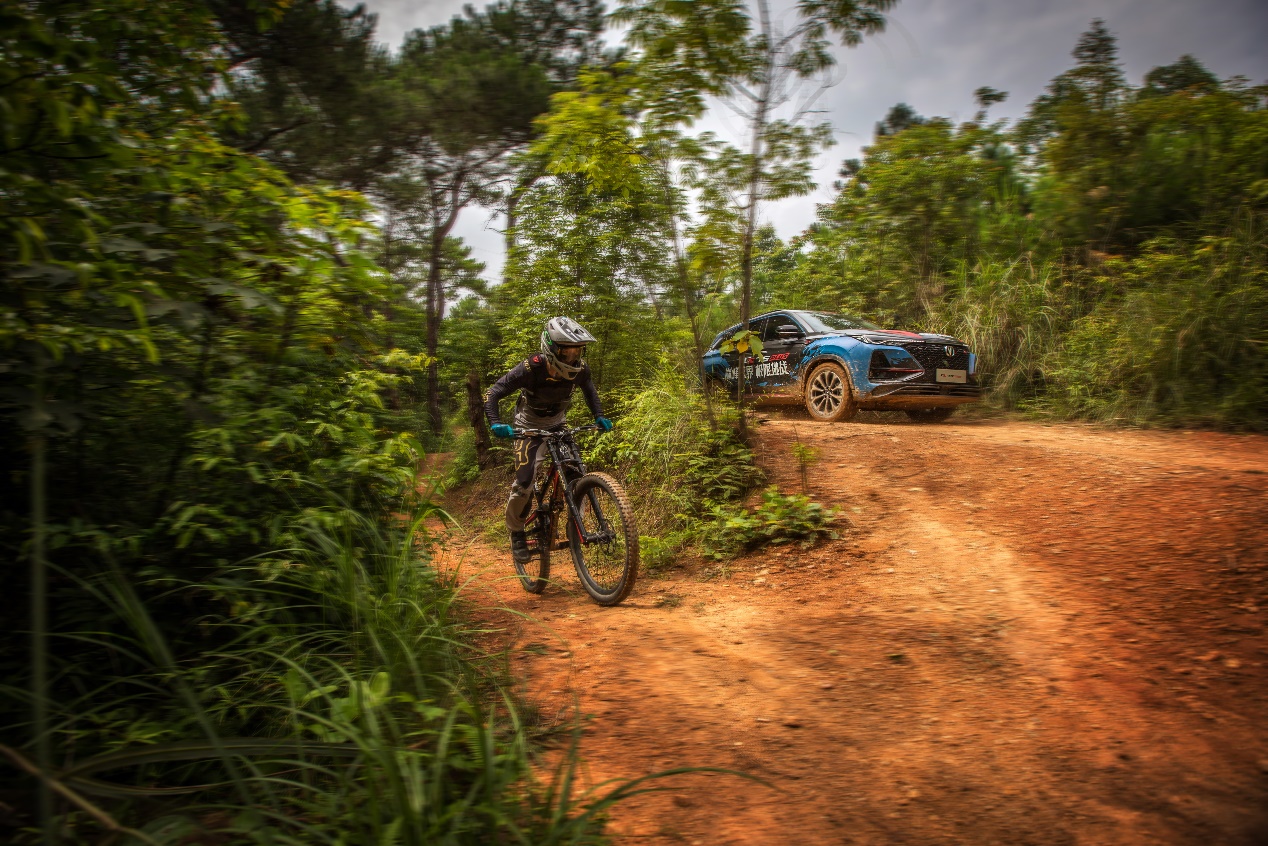 长安cs75最强越野测试,长安cs75plus越界