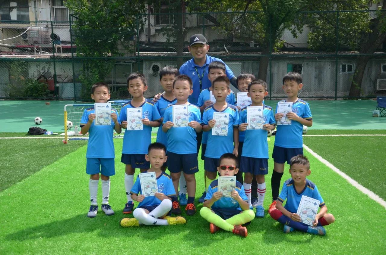 我和足球的故事绘画,我和足球的故事