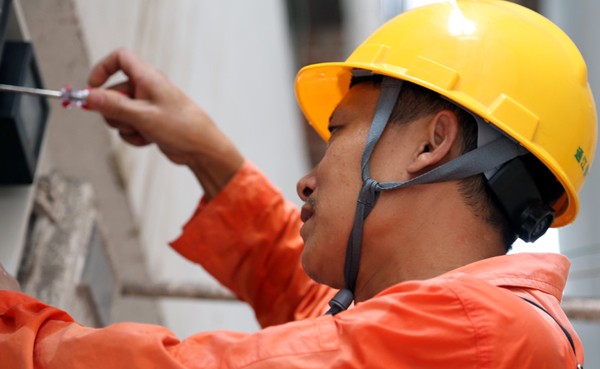 如何查自己的电工证是真是假,刚拿到电工证就接了个大活