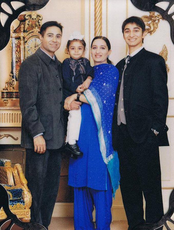 51岁男星被包办婚姻,男子被家人包办婚姻