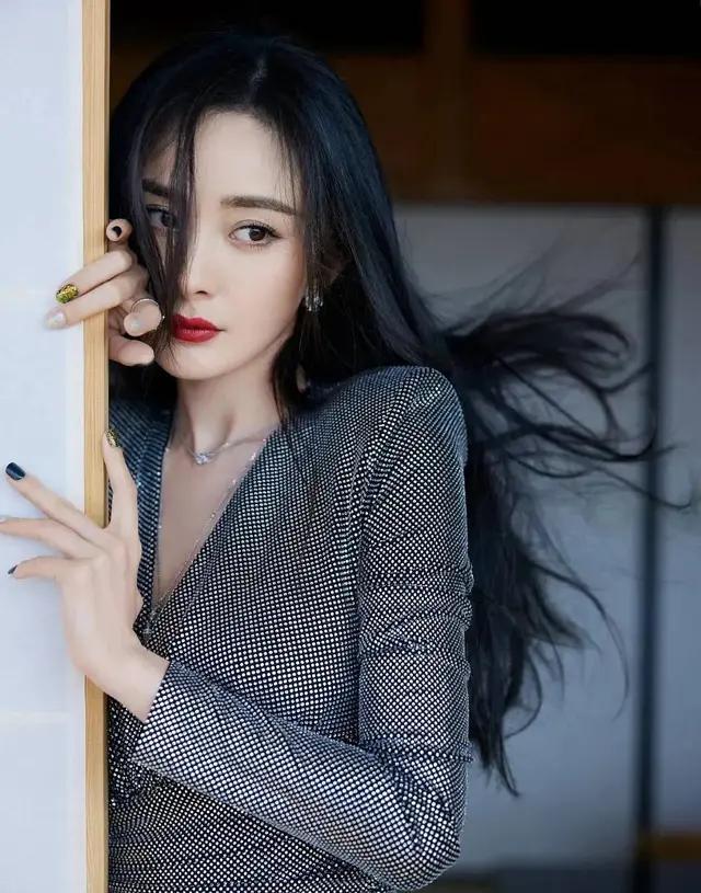 杨幂金晨李沁同框金晨最美,金晨李沁同框比美