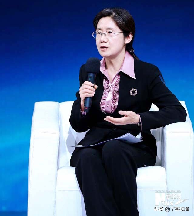 送孩子上学回来的路上捡东西,送娃上学捡到一元钱