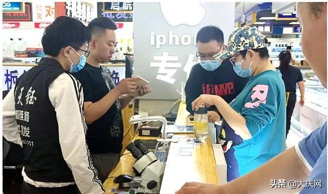 手机“猝死”？！维修技师提醒市民：记得每天关机