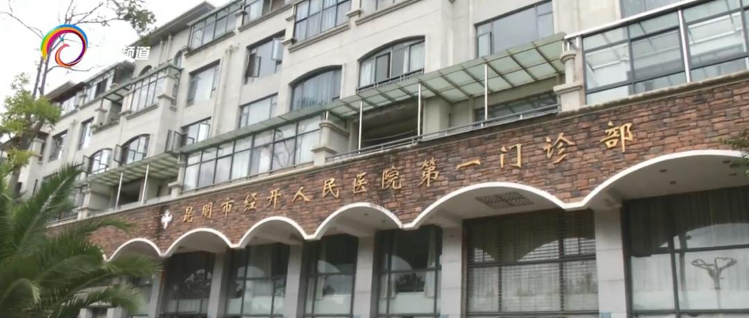 脚被红火蚁叮咬后红肿严重,被红火蚁叮咬了会出现什么症状