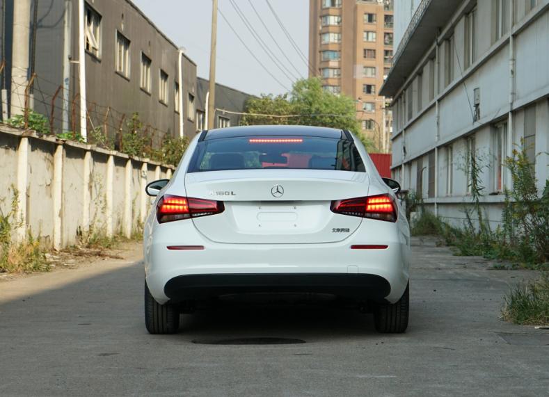 2023款奔驰a180l和宝马120i,奔驰a级180和200哪个更值得买