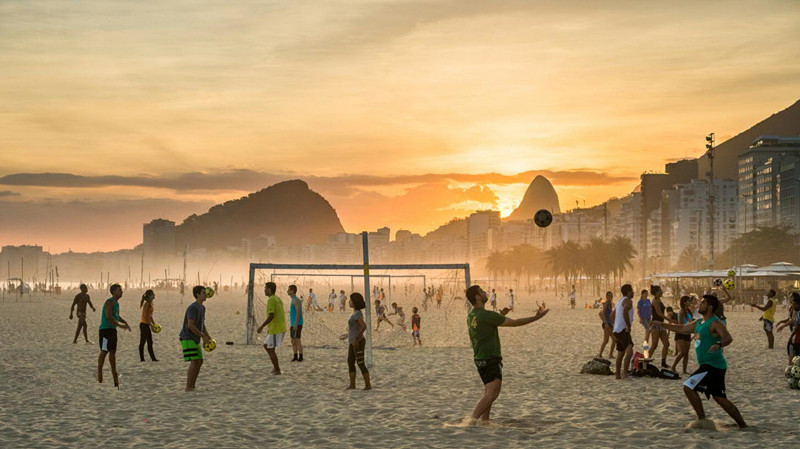 疫情下的巴西，天堂与地狱仅一街之隔，同在耶稣庇佑下的两种人生