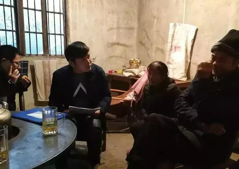 涓ゅ皯骞磋繛浜哄甫杞︽帀杩涙筏娉ユ矡,鐢峰瓙杩炰汉甯﹁溅缈昏繘姘村