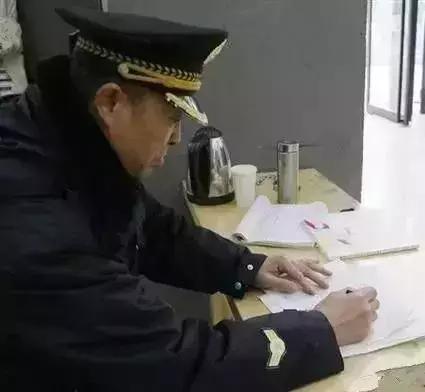 美术生哭完了继续画,气哭老师的美术生