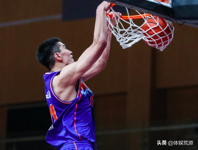 于德豪三分投进全场欢呼,于德豪底角三分球绝杀