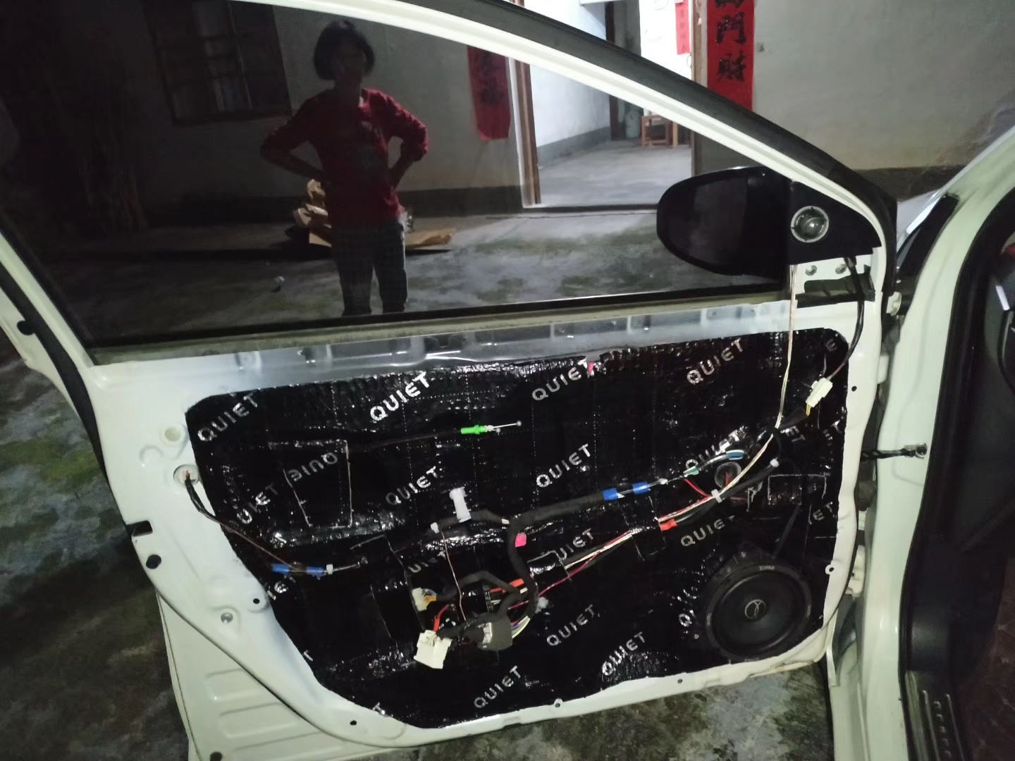 同村老表想升级音响,要能听能炸不占空间还要原车风格