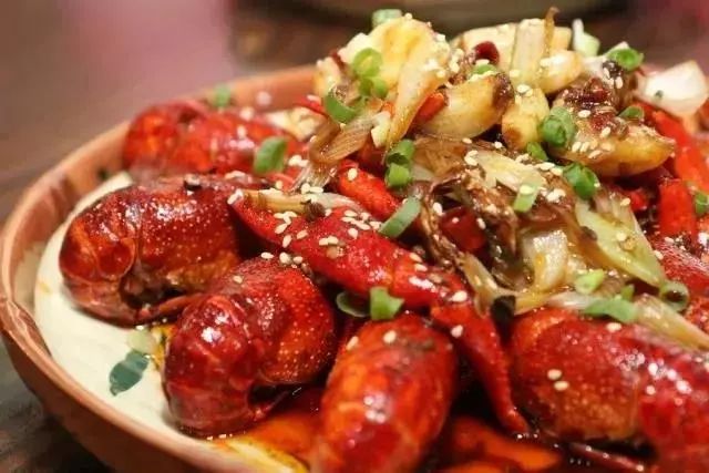 好兄弟夏天就要吃龙虾喝啤酒！南京兄弟龙虾口味绝了~3人仅79元！